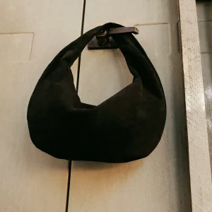 Alva Shoulder Bag Suede ^Flattered Best