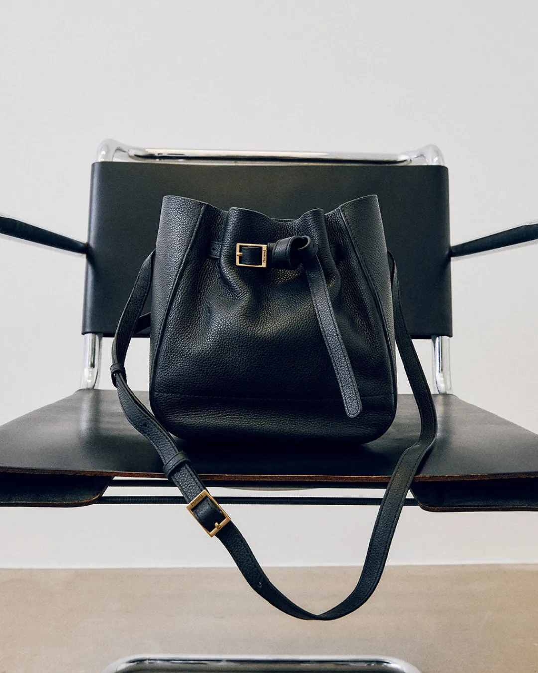 bo_mini_bucket_leather_bl_6.webp Bo Mini Bucket Leather ^Flattered Cheap