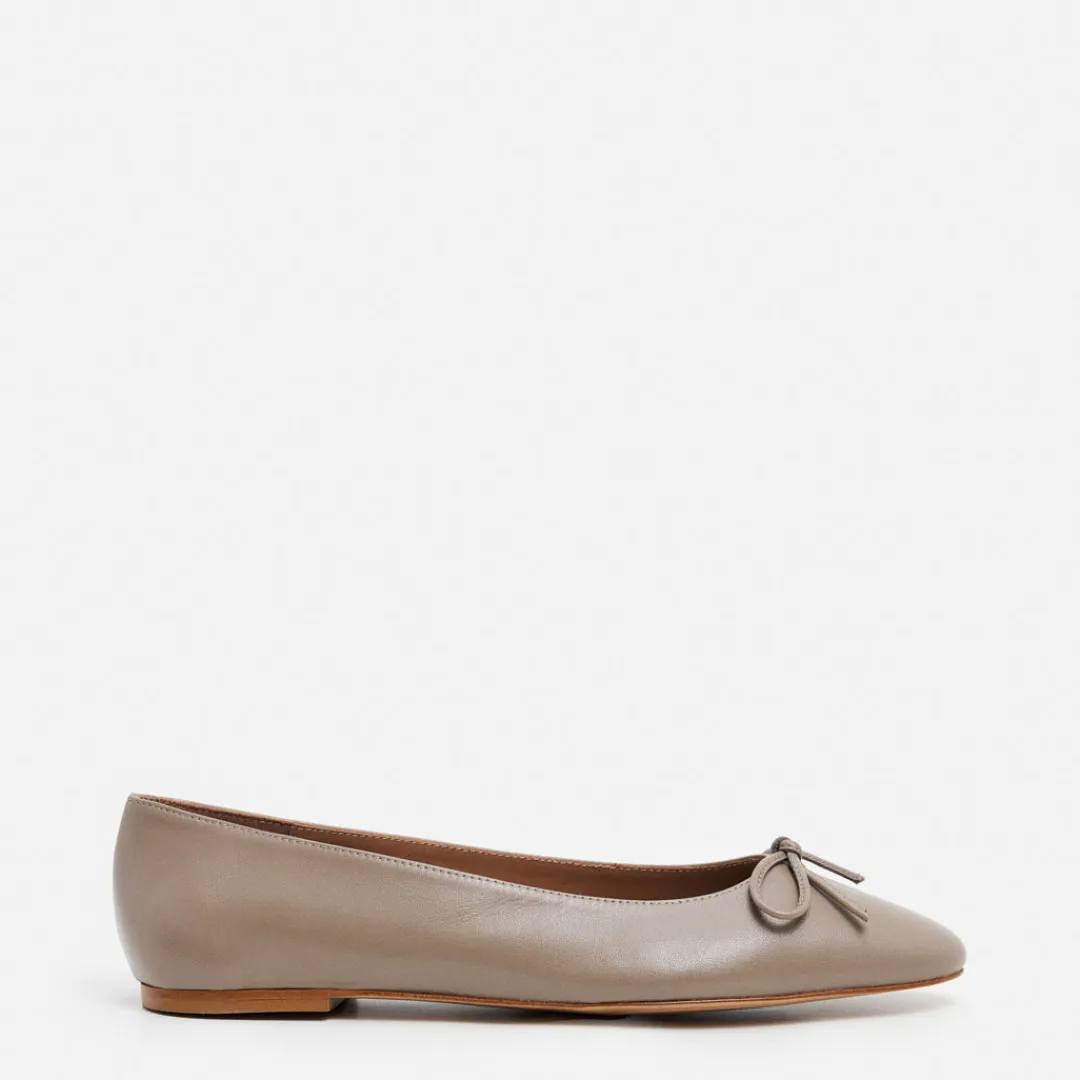 bodil_leather_taupe_0.webp Bodil Leather ^Flattered Best