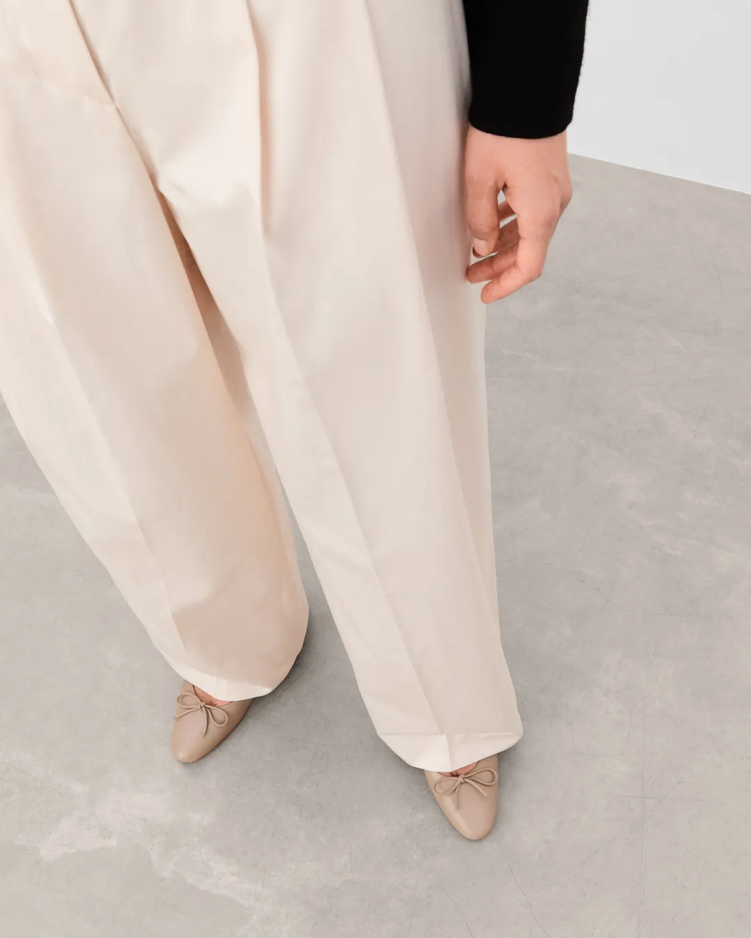 bodil_leather_taupe_2.webp Bodil Leather ^Flattered Best
