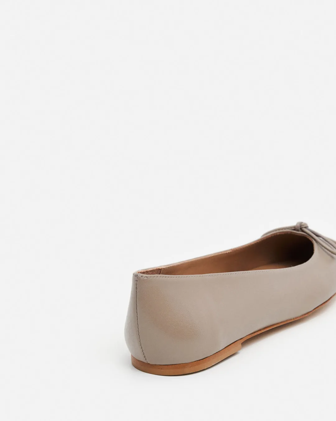 bodil_leather_taupe_5.webp Bodil Leather ^Flattered Best