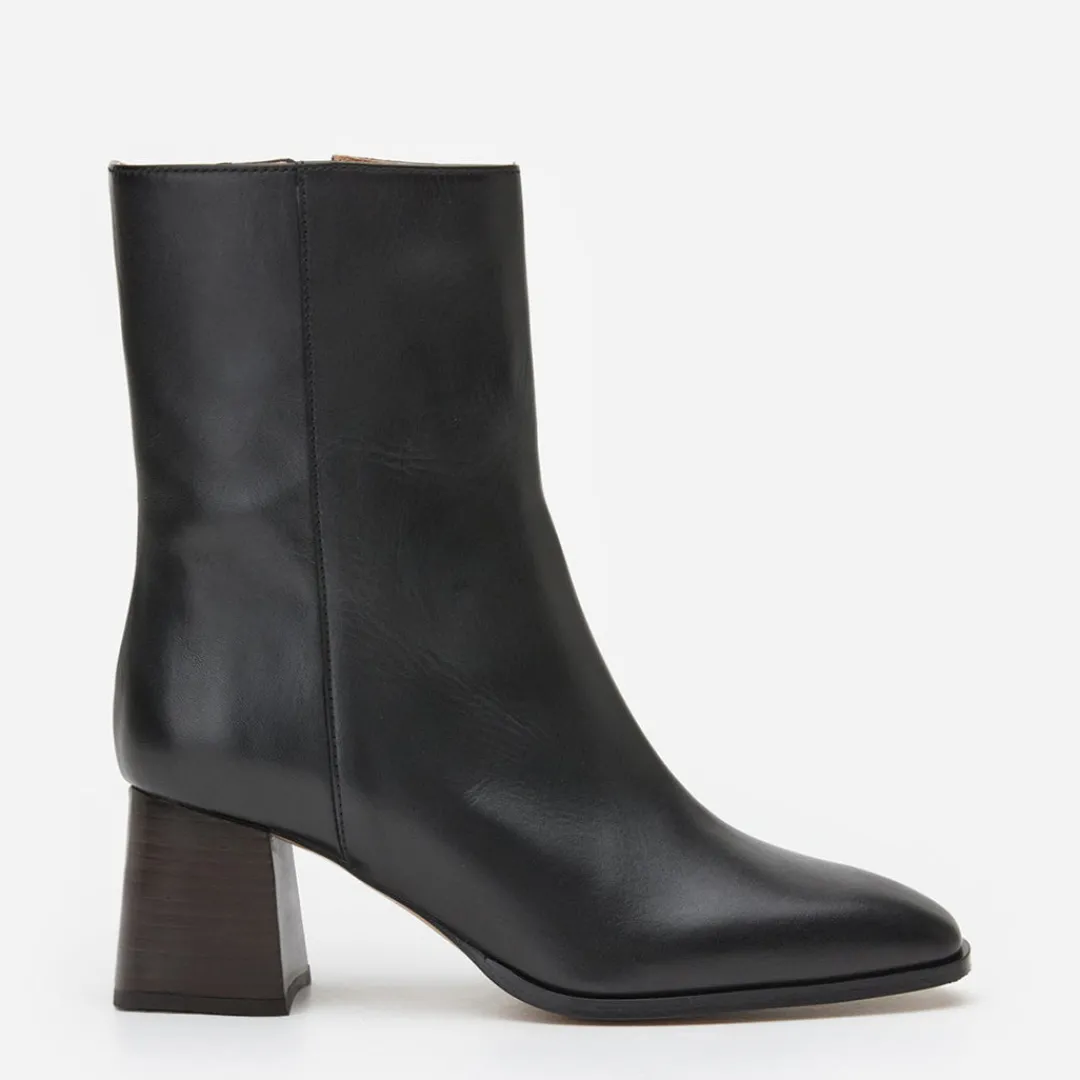 christa_leather_black_0.webp Christa Leather ^Flattered Cheap