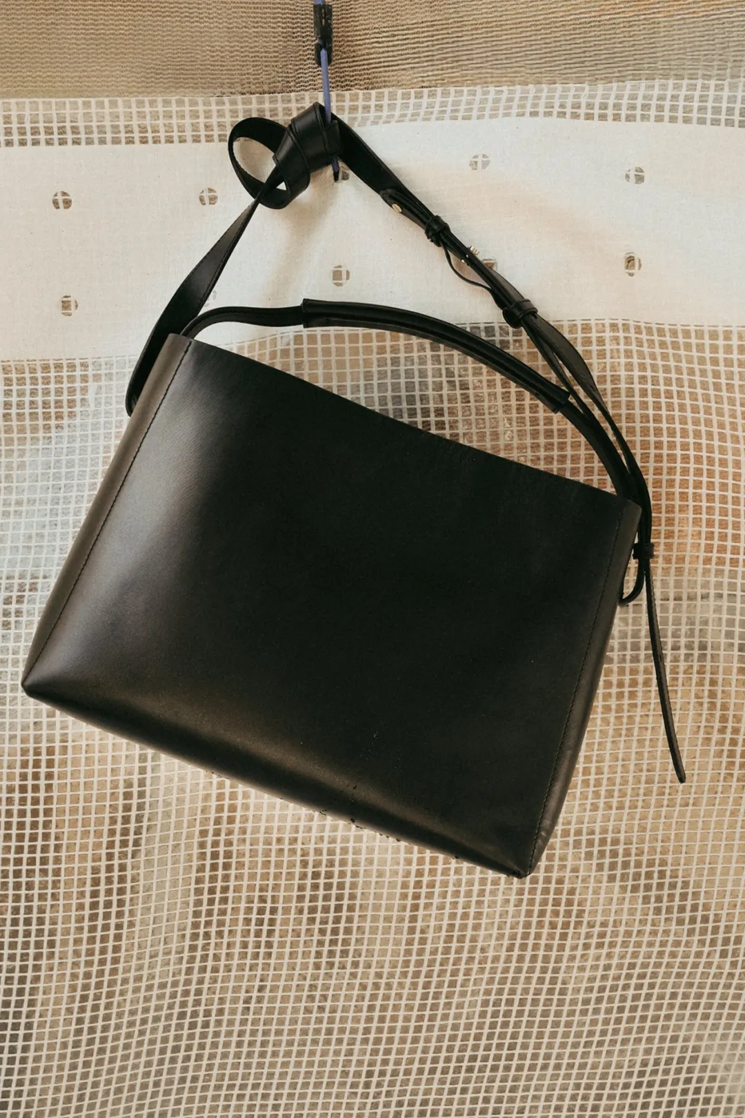 hedda_grande_handbag_leat_6.webp Hedda Grande Handbag Leather ^Flattered Online