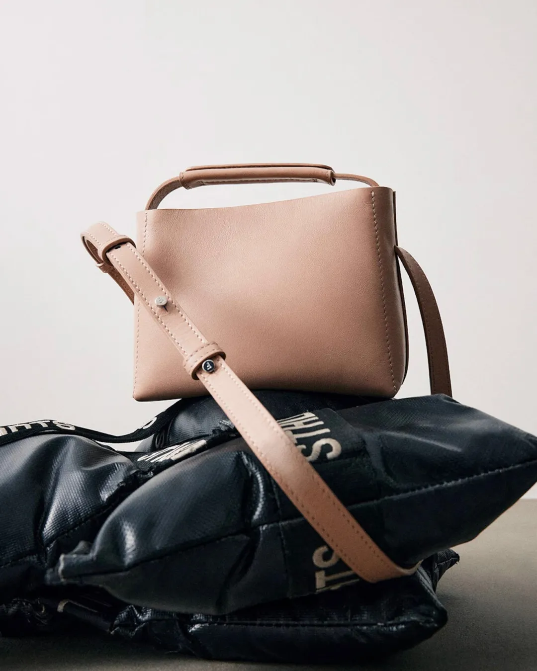 hedda_mini_handbag_leathe_6.webp Hedda Mini Handbag Leather ^Flattered Shop