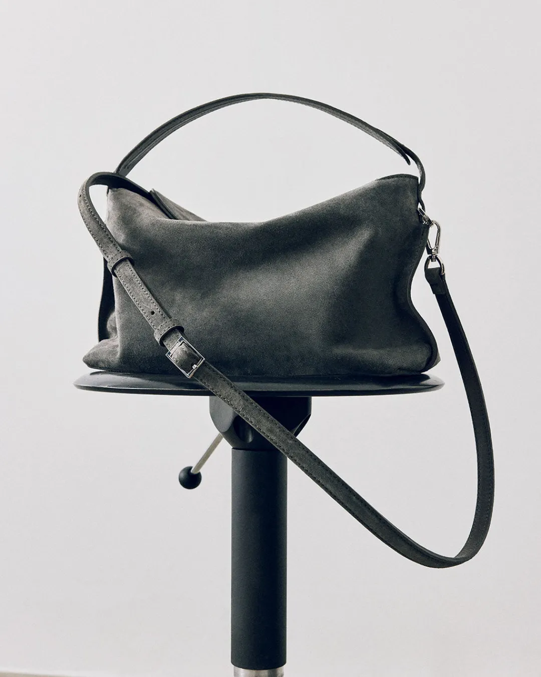 hera_handbag_suede_grey_7.webp Hera Handbag Suede ^Flattered Store