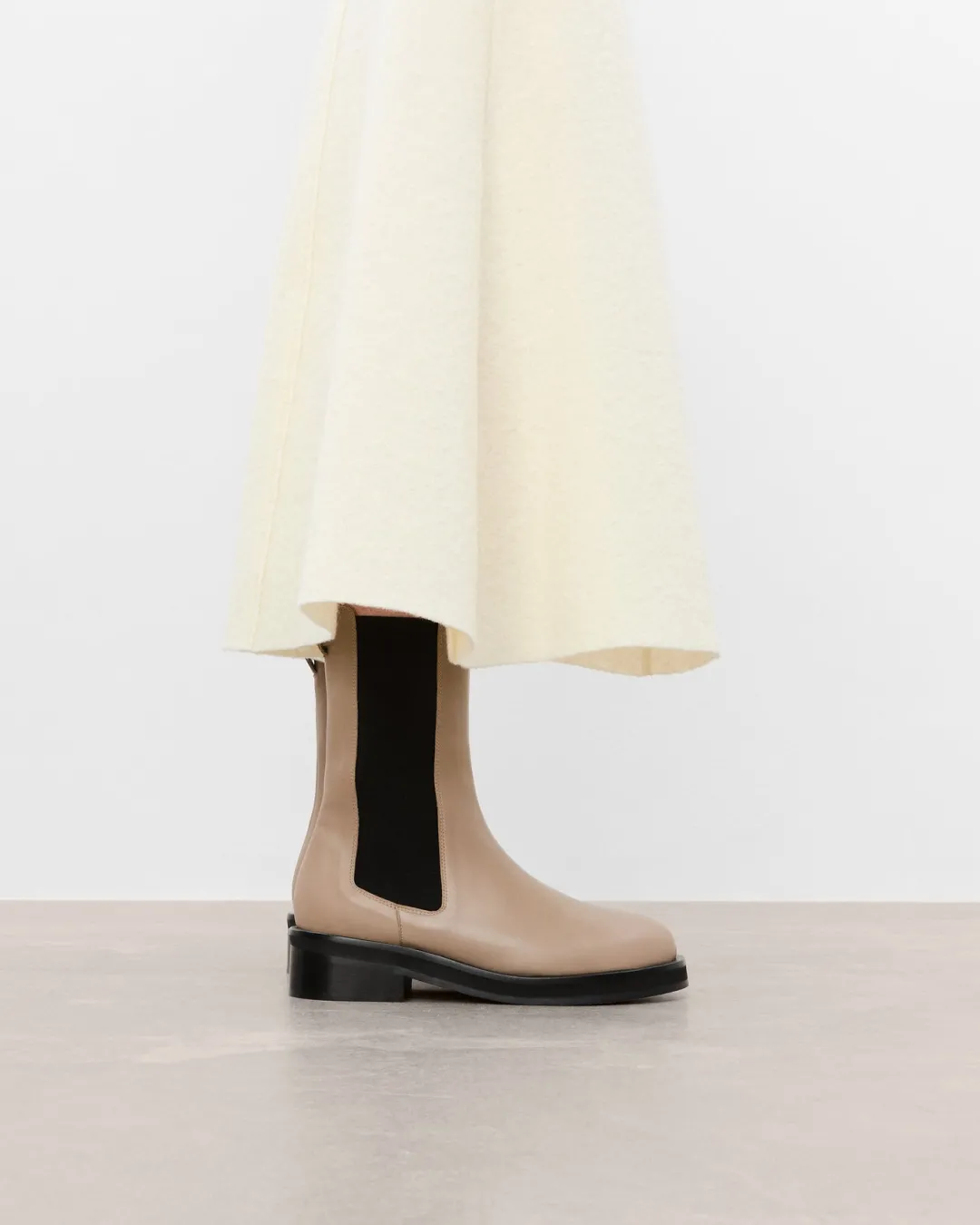 liana_leather_taupe_2.webp Liana Leather ^Flattered New