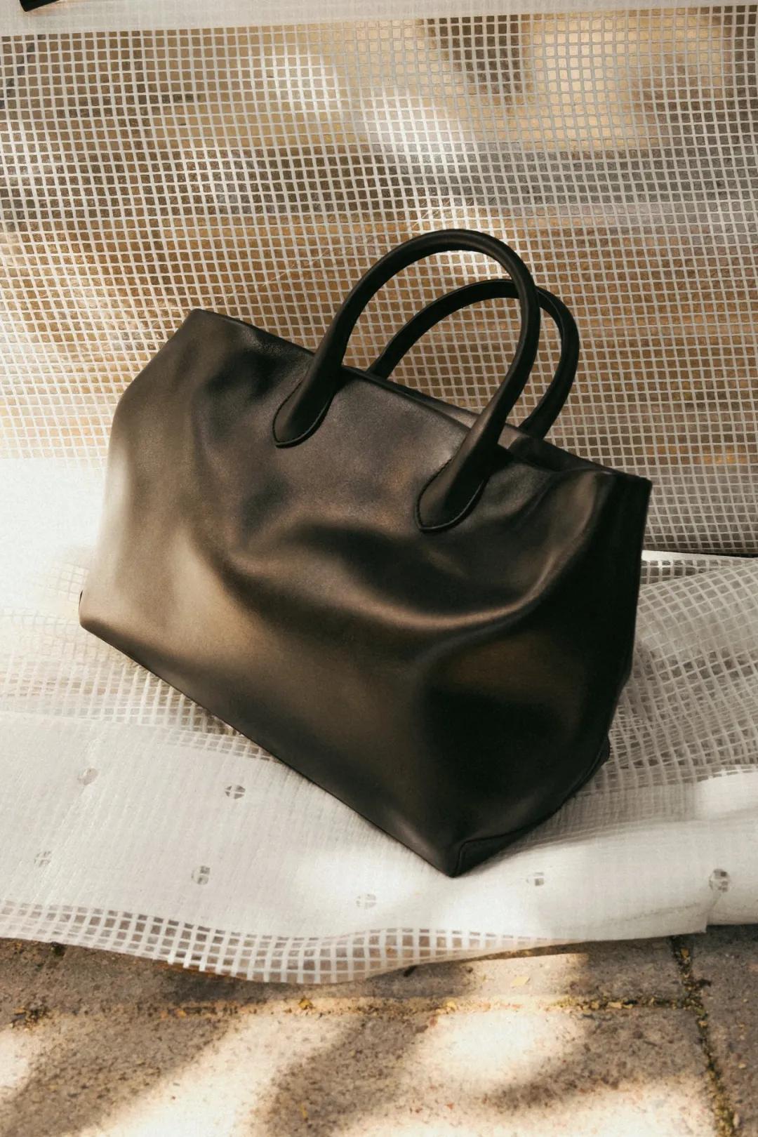 lola_tote_leather_black_7.webp Lola Tote Leather ^Flattered Cheap