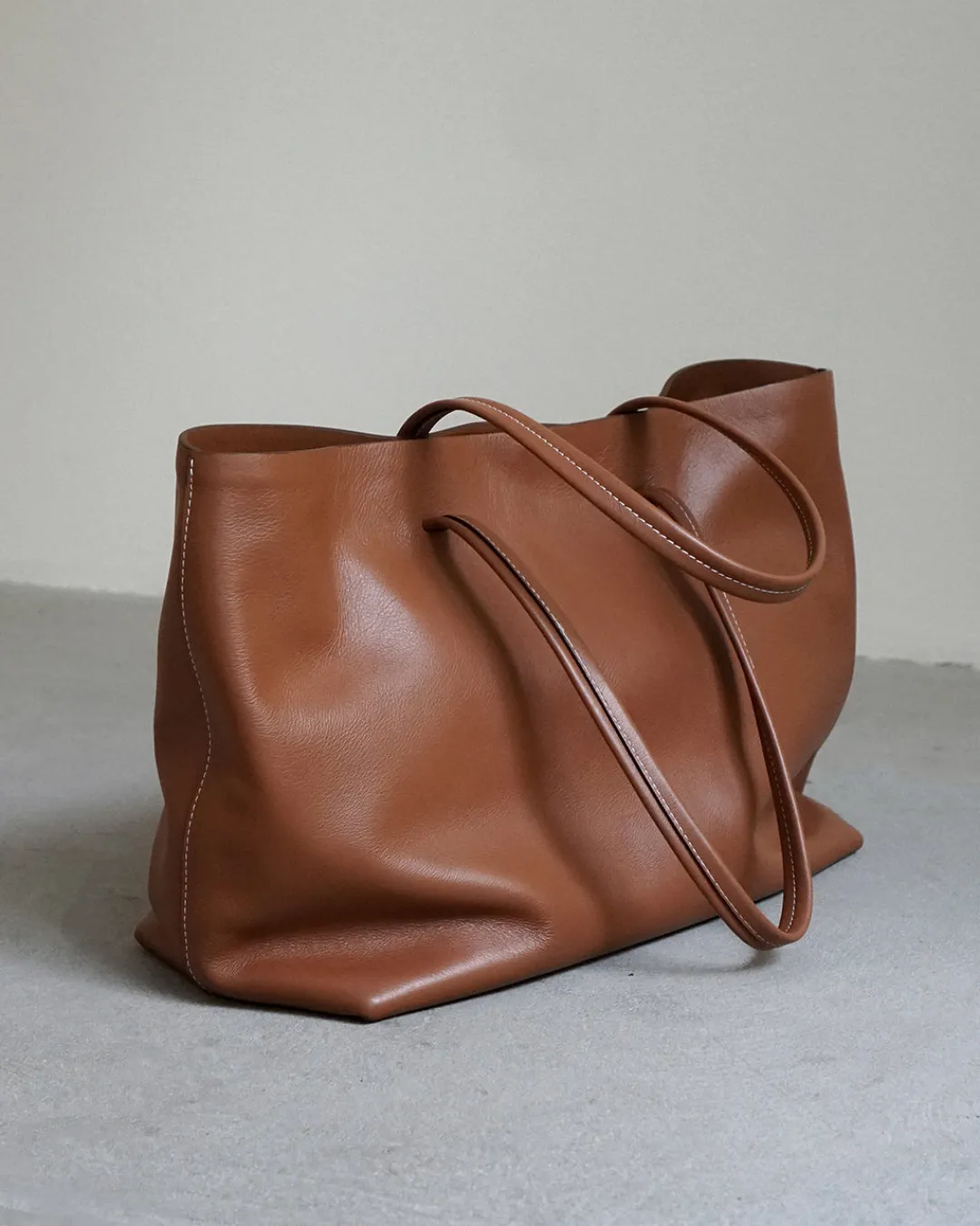 luka_tote_leather_cognac_5.webp Luka Tote Leather ^Flattered New