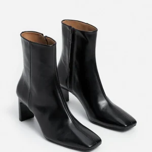 Moa Leather ^Flattered Online