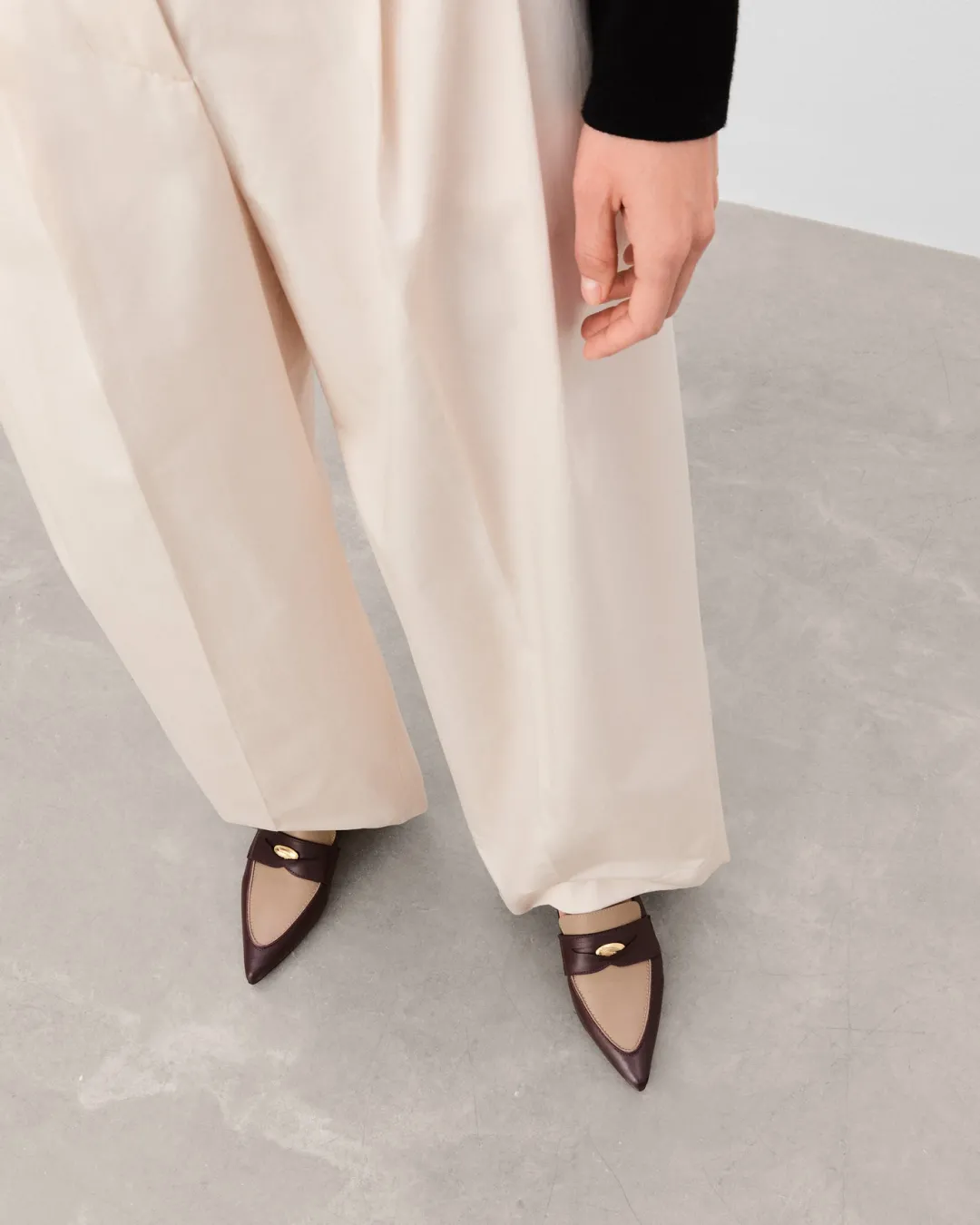 penelope_leather_taupebur_2.webp Penelope Leather ^Flattered Sale