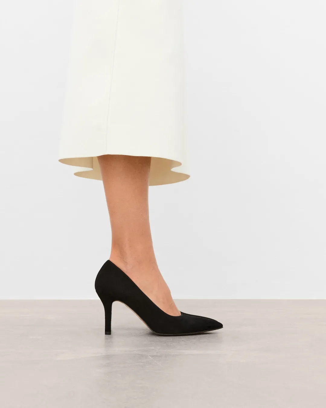 roberta_suede_black_2.webp Roberta Suede ^Flattered Hot